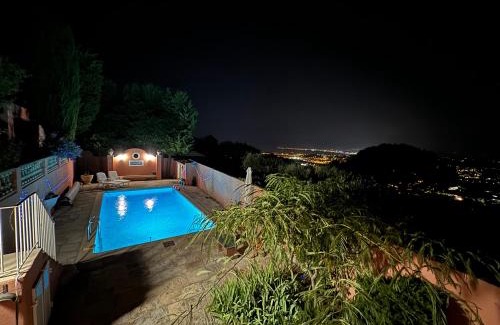 Saint Antoine Bed & Breakfast | Chambre d'hôtes duplex Le petit mas niçois de la Villa rose