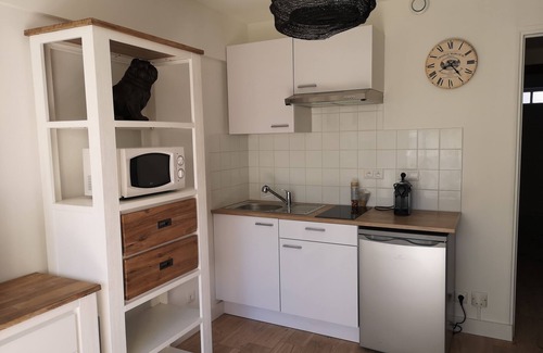 Antibes Old Town Apartment | Charming downtown studio balcony parking