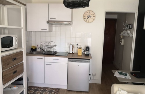 Antibes Old Town Apartment | Charming downtown studio balcony parking