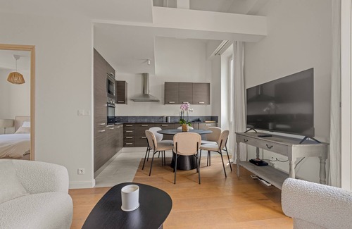 California - Pezou Apartment | Charming Family Duplex in a Peaceful Residence