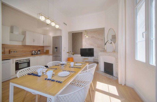 Prado - Republique Apartment | City center apartment with garden