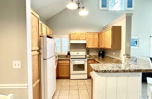 Kissimmee Condo | Clean, Comfortable, Family Friendly Condo, EXCELLENT Location! Mins to DISNEY!