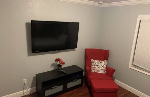 Northwest Orlando House | Close to Camping World (8 min walk .04 miles)