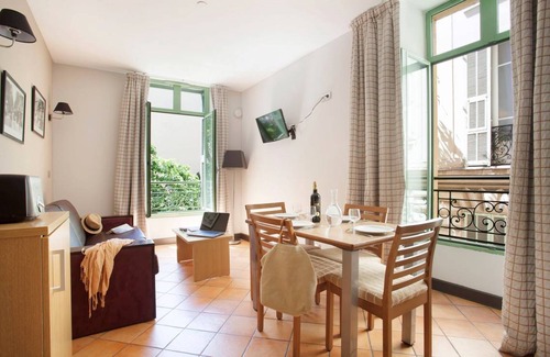 Gambetta Condo | Condo ∙ 1 bedroom ∙ 2 guests