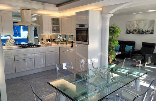 Cros-de-Cagnes Apartment | Contemporary apartment - with A/C - Seafront