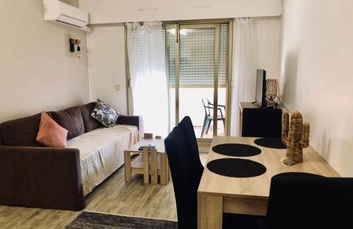 Golfe Juan Apartment | Cosy 1 bed in Golfe Juan - tennis * pool & beach!
