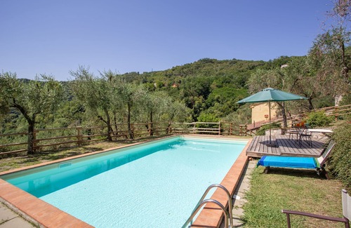Lucca Villa | Cosy apartment in villa with WIFI, pool, TV, patio, pets allowed and panoramic view, close to Lu.