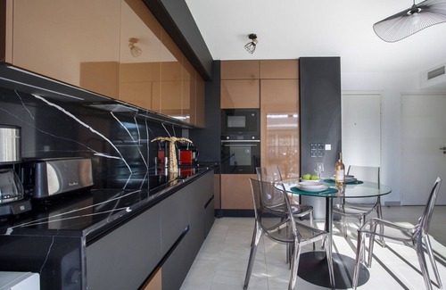 Cros-de-Cagnes Apartment | Cosy apartment for 2 people with WIFI, A/C, TV, terrace and pets allowed