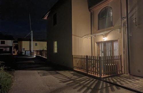 Pistoia House | Country Chic Pistoia-casa in campagna giardino, parking