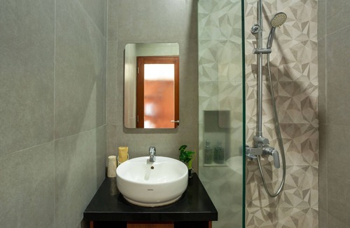 Renon Hostel | Cove Ransha Stay