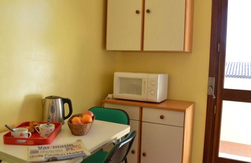 Frejus Plage Apartment | Cozy Studio for 3 in Fréjus, Near Beach, Terrace & Parking