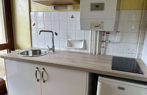 Frejus Plage Apartment | Cozy Studio for 3 in Fréjus, Near Beach, Terrace & Parking