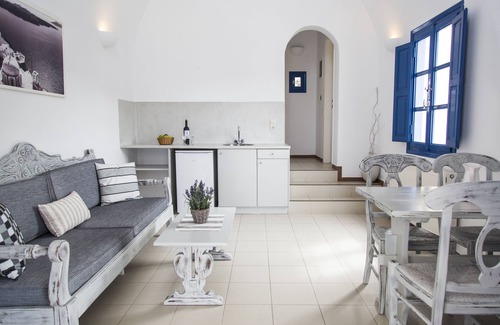 Pyrgos Apartment | Cultural House