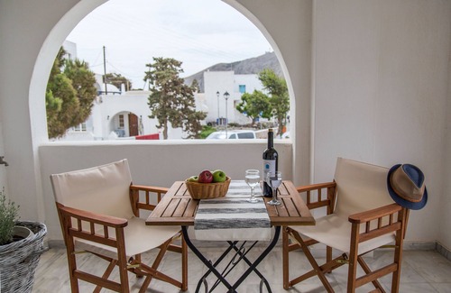 Pyrgos Apartment | Cultural House