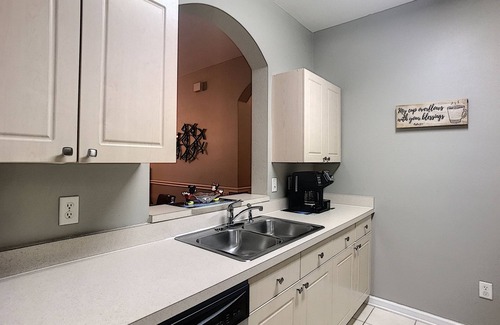 Windsor Palms Condo | Discover magic just 10 mins away! Spacious Ground Floor Condo in Kissimmee
