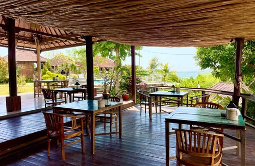 Mushroom Bay House | Dmas Huts Lembongan
