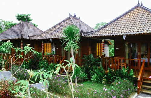 Mushroom Bay House | Dmas Huts Lembongan