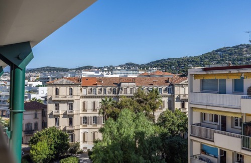Prado - Republique Apartment | Elegant Apartment with Terrace & Mezzanine