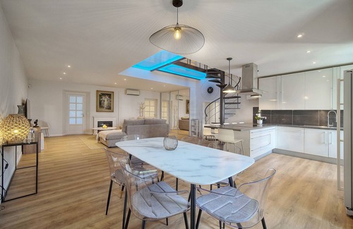 Le Suquet Apartment | ELEGANT DUPLEX 5 CHAMBRES PLAGES DU MIDI A5B003