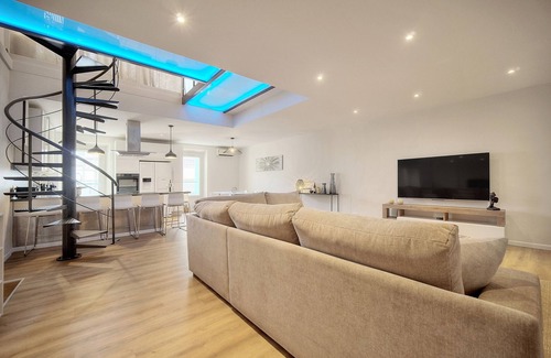 Le Suquet Apartment | ELEGANT DUPLEX 5 CHAMBRES PLAGES DU MIDI A5B003