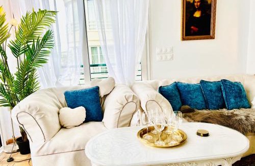 Nice City Centre Apartment | Endless Stunning Mediterranean Sea Views Promenade Des Anglais
