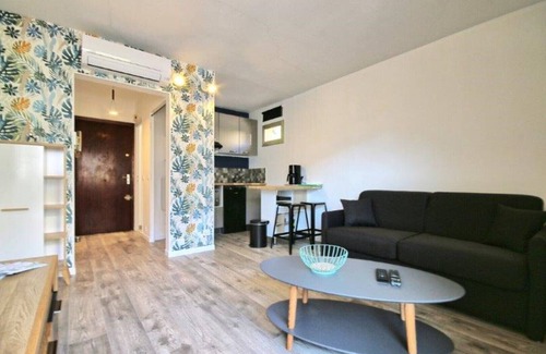 Prado - Republique Apartment | English Quarter Studio