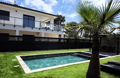 Saint-Aygulf Apartment | ETOILE DU BERGER Saint Aygulf 3 Villas et 4 appartements jardin individuel et piscine chauffée en saison - la mer et les plages 450 m