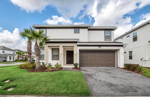 Kissimmee House | Family Resort - 8BR Mansion - Sleeps 18 - Private Pool, BBQ and Game Room!