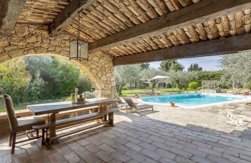 Mouans-Sartoux Villa | Family sized spacious garden and Pool Villa