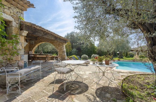 Mouans-Sartoux Villa | Family sized spacious garden and Pool Villa