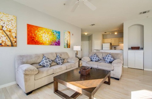 West Kissimmee Condo | Fantastic Award Winning Newly Renovated Condo (4 miles to Disney) 2+2