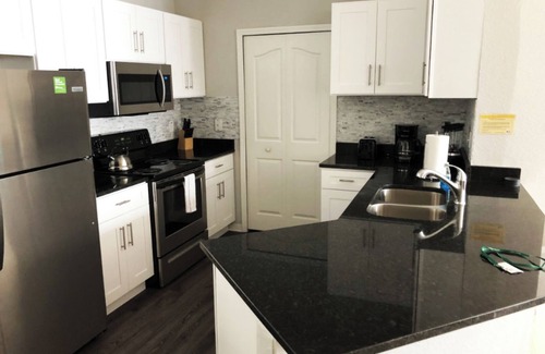 West Kissimmee Condo | Fantastic Award Winning Newly Renovated Condo (4 miles to Disney) 2+2