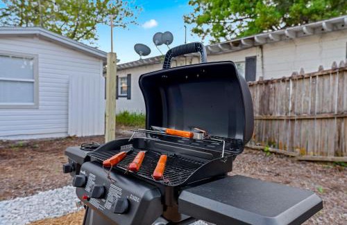 College Park House | Fire Pit + Grill + 2MI to DT Orlando