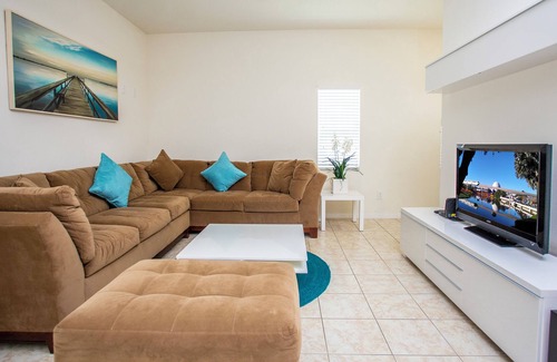 Bellavida House | Four Bedroom w Screened Pool Close to Disney 4563
