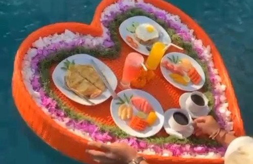 Melayang Bed & Breakfast | Galang hari villa