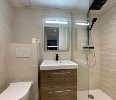 Quartier du Port Apartment | Garibaldi 11