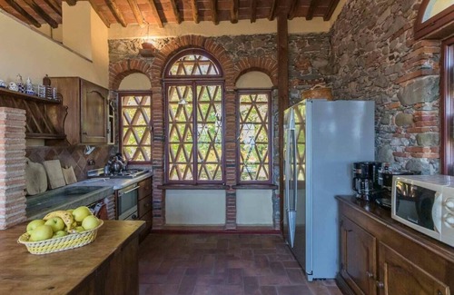 Capannori House | Gloria, country house close to Lucca, pool, WiFi