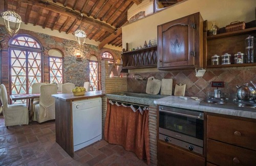 Capannori House | Gloria, country house close to Lucca, pool, WiFi