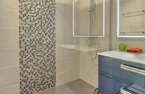 Cannes City Centre Apartment | GRAND 2 PIECES TERRASSE A 2 MINUTES DES PLAGES