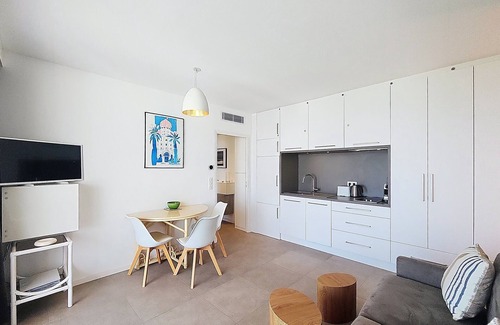 Pointe Croisette Condo | HENRI CAMILLE REAL ESTATE -ARMOR - Sea view, big terrace, sunny 1 bedroom