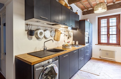 Nocchi House | Holiday Home 'Casa Laudomia' with Mountain View, Wi-Fi and Air Conditioning