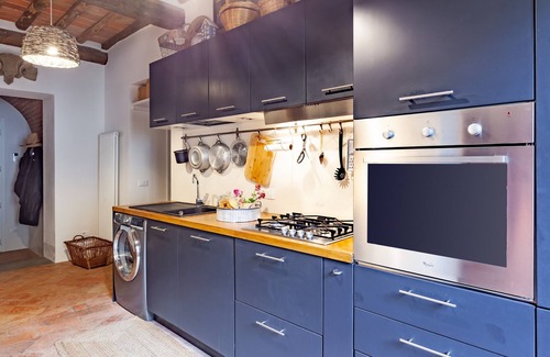 Nocchi House | Holiday Home 'Casa Laudomia' with Mountain View, Wi-Fi and Air Conditioning