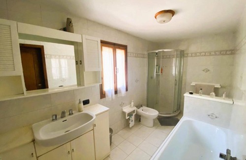 Borgo a Mozzano House | Holiday Home 'La Casa del Mike' with Private Terrace and Private Garden