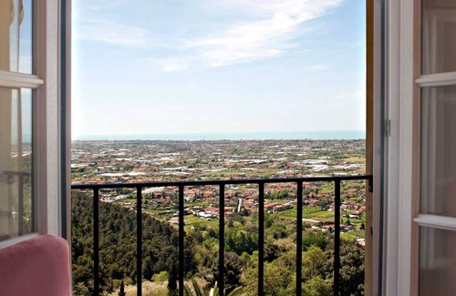 Marina di Pietrasanta Villa | holiday vacation large villa italy, tuscany, lucca, pietrasanta, view of sea, sea views, pool, air conditioning, wedding