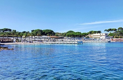 Juan-les-Pins Apartment | Homerez - Beautiful studio for 3 ppl. at Juan Les Pins