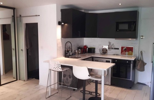 Sainte-Maxime City Centre Apartment | Homerez - Studio in Sainte-Maxime