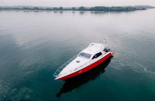 Tanjungbenoa Boat Rental | Houseboat ∙ 1 bedroom ∙ 12 guests