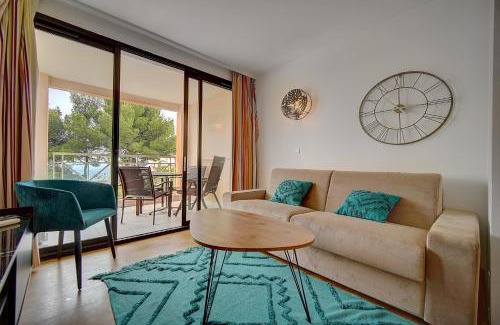 La Croix des Gardes Apartment | IMMOGROOM - 2 Rooms - Renovated - Pool - Air conditioning - Parking - Wifi