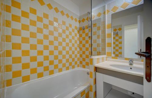 La Croix des Gardes Apartment | IMMOGROOM - 2 Rooms sea view - Air conditioner - Wifi - Pool - Parking