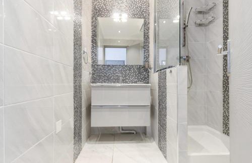 Cannes City Centre Apartment | IMOOGROOM - Modern - City Center - AC - 9 min from the Palais